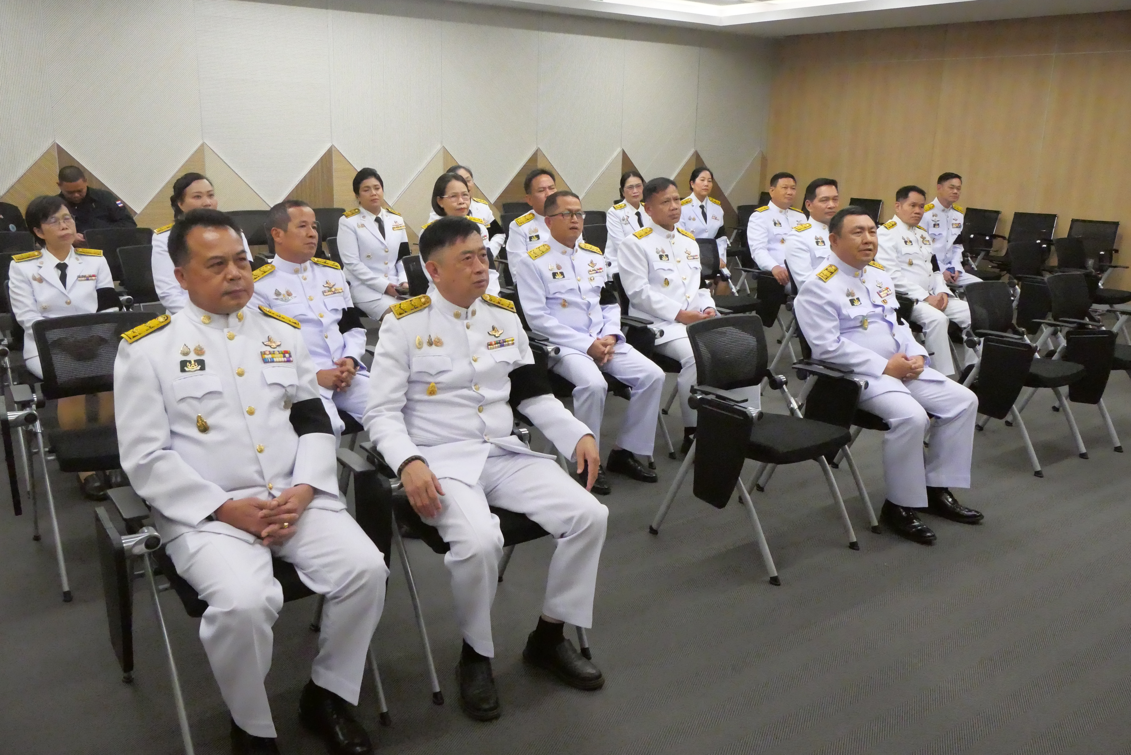 title - คณะผู้บริหาร ส.ป.ก. บันทึกเทปถวายพระพรชัยมงคล สมเด็จพระนางเจ้าสุทิดา พัชรสุธาพิมลลักษณ พระบรมราชินี เนื่องในโอกาสวันเฉลิมพระชนมพรรษา 48 พรรษา